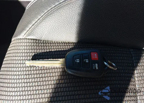 2016 Toyota Corolla S Plus из США, поврежденный, VIN 2T1BURHE4GC496843